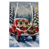 Pug Christmas Red Truck Holiday Medium Cadeauzakje (Voorkant)