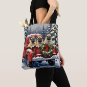 Pug Christmas Red Truck Holiday Tote Bag (Dichtbij)