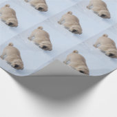 Pug Dog die de wintersneeuw speelt Cadeaupapier (Hoek)