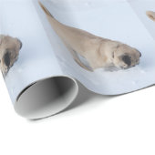 Pug Dog die de wintersneeuw speelt Cadeaupapier (Rol Hoek)