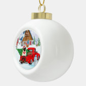 Pug Dog in kerstcadeauwagen Keramische Bal Ornament (Rechts)