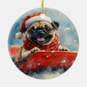 Pug Dog in Sledge Laat het Sneeuw Kerstmis Keramisch Ornament (Achterkant)