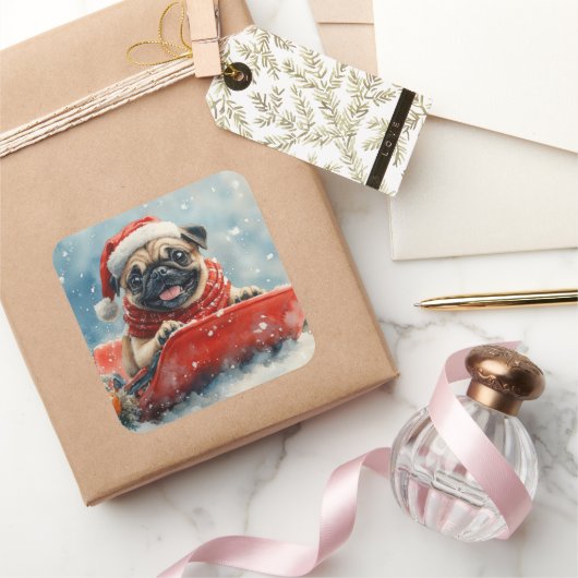Pug Dog in Sledge Laat het Sneeuw Kerstmis Vierkante Sticker (Geschenken)
