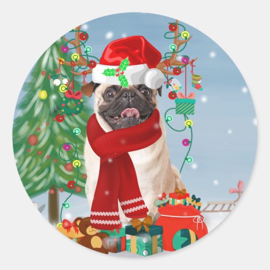 Pug Dog in sneeuw met kerstcadeaus Ronde Sticker (Voorkant)