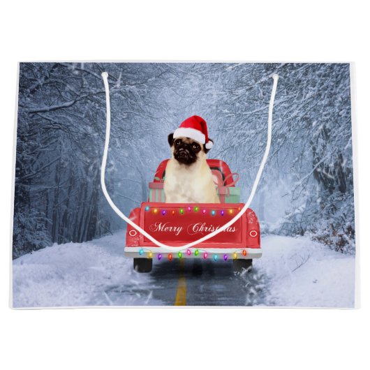 Pug Dog in sneeuw, met kersttruck Groot Cadeauzakje (Voorkant)