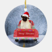 Pug Dog in sneeuw, met kersttruck Keramisch Ornament (Achterkant)