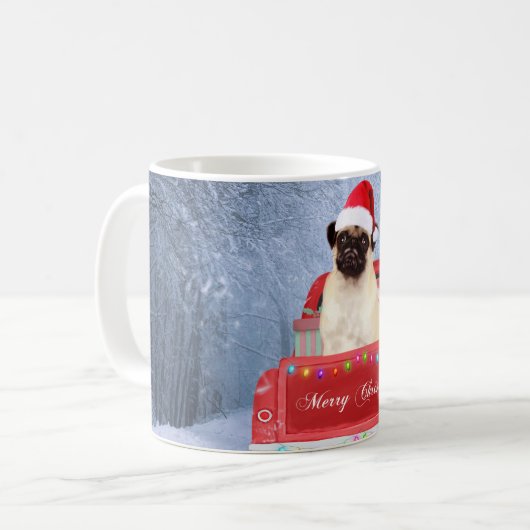 Pug Dog in sneeuw, met kersttruck Koffiemok (Voorkant links)