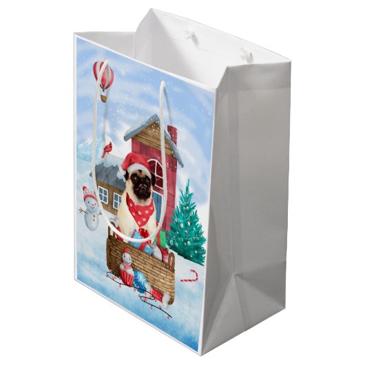 Pug Dog in sneeuwkerst Medium Cadeauzakje (Achterkant Gekanteld)