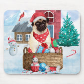 Pug Dog in sneeuwkerst Muismat (Voorkant)