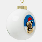 Pug Dog in Sneeuwkerstfeest Kunstportret Keramische Bal Ornament (Links)