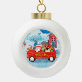 Pug Dog kerstbezorging vrachtwagen sneeuw Keramische Bal Ornament (Voorkant)