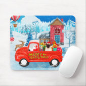 Pug Dog kerstbezorging vrachtwagen sneeuw Muismat (Met muis)