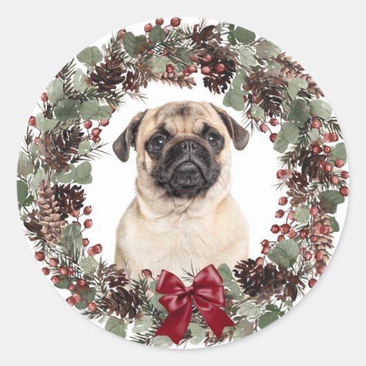 Pug Dog Red Bow Pinecone Wreater Kerstmis Ronde Sticker (Voorkant)