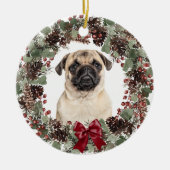 Pug Dog Red Bow Pinecone Wreath Personalized Keramisch Ornament (Voorkant)