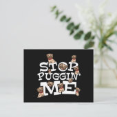 Pug Dog Stop Bugging Me - Grappig woordje Briefkaart (Staand voorkant)