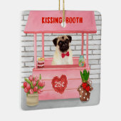 Pug Dog Valentijnsdag Kissing Booth Keramisch Ornament (Rechts)
