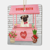 Pug Dog Valentijnsdag Kissing Booth Keramisch Ornament (Links)