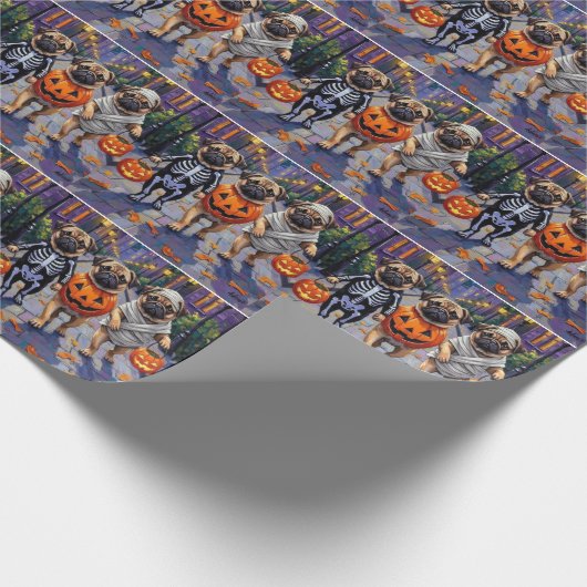 Pug Dogs Trick-or-Treating in Halloween kostuums Cadeaupapier (Hoek)