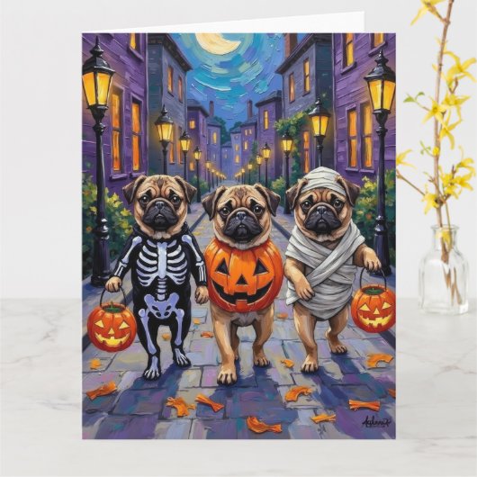 Pug Dogs Trick-or-Treating in Halloween kostuums Kaart (Gele Bloem)