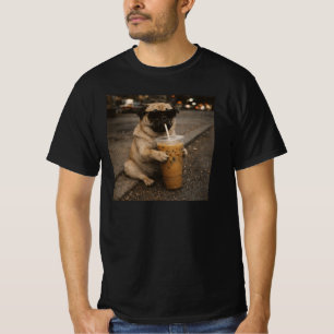 Pug drinkt ijskoffie Funny Animal Dog Meme T-shirt