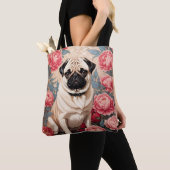 Pug en pioenbloemen William Morris geïnspireerd Tote Bag (Dichtbij)