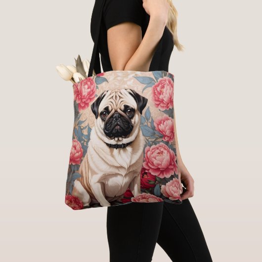 Pug en pioenbloemen William Morris geïnspireerd Tote Bag (Dichtbij)