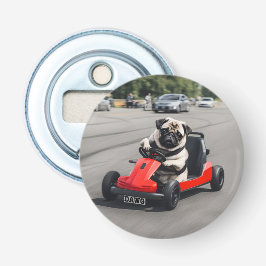 Pug go-kart racen button flesopener