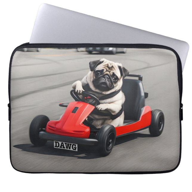 Pug go-kart racen laptop sleeve (Voorkant)