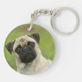 Pug Head die naar camera kijkt Sleutelhanger (Achterkant)