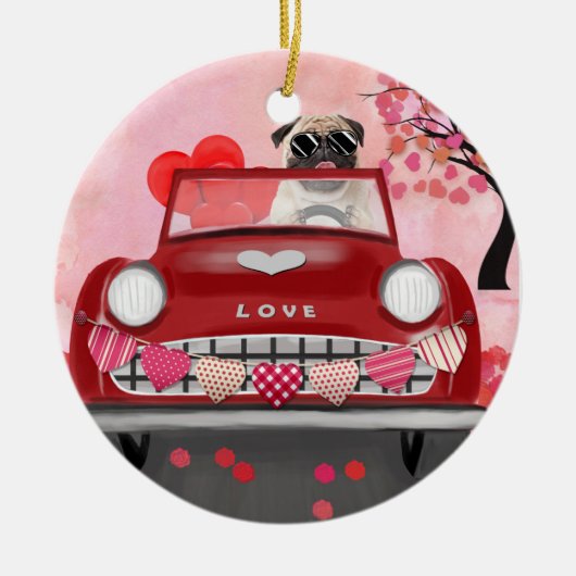 Pug Hond Auto met Hartjes Valentijnsdag Keramisch Ornament (Voorkant)