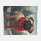 Pug Hond in Sneeuw Kerstmis Fleece Deken (Voorkant (Horizontaal))