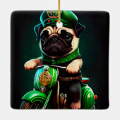 Pug Hond Rijden op Fiets St. Patrick's Day Keramisch Ornament (Achterkant)