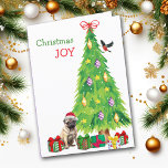 Pug Hond, Vogel en Kerstboom Feestdagen Kaart<br><div class="desc">Op de voorkant van deze kerstkaart draagt een schattige kleine Pug dog een rood-wit Sinterklaasfeest pet terwijl hij naast een kerstboom zit. Licht verpakte cadeaupakketten zijn verspreid over, en een goudvink landt op de kerstboom. De rode en groene tekst zegt "Christmas JOY". Binnen is gestileerde tekst die VROLIJK KERSTMIS zegt,...</div>