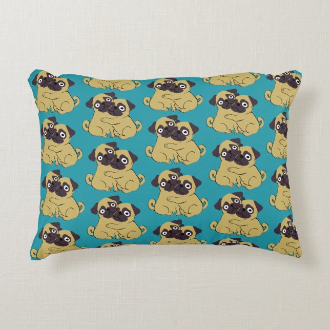 Pug hug Blue, Accent Kussen (Voorkant)