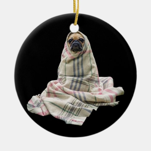Pug in een Blanket Keramisch Ornament (Voorkant)