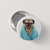 Pug in een handdoek ronde button 3,2 cm (Voorkant /achterkant)