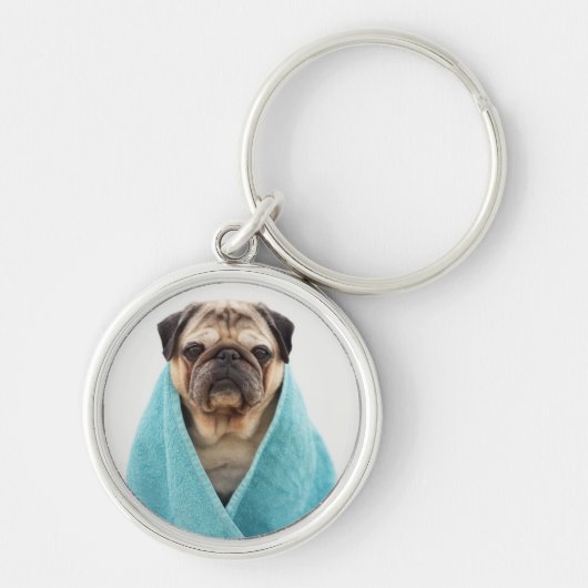 Pug in een handdoek sleutelhanger (Voorkant)