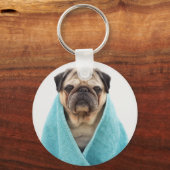 Pug in een handdoek sleutelhanger (Voorkant)