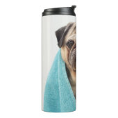 Pug in een handdoek thermosbeker (Gedraaid links)