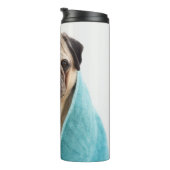 Pug in een handdoek thermosbeker (Geroteerd rechts)