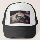 Pug in glas trucker pet (Voorkant)