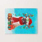 Pug in sneeuw met kerstcadeautjes legpuzzel (Horizontaal)
