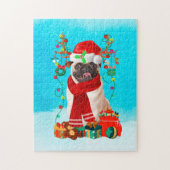 Pug in sneeuw met kerstcadeautjes legpuzzel (Verticaal)