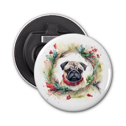 Pug Kerstkrans Feestelijke Pup Button Flesopener (Voorkant)