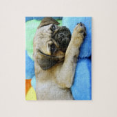 Pug leggen op kussens legpuzzel (Verticaal)