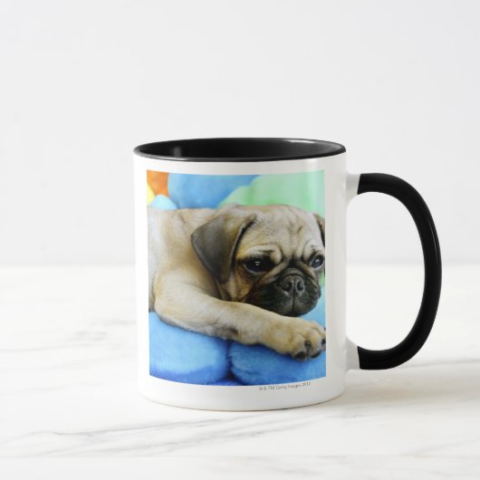 Pug leggen op kussens mok (Rechts)