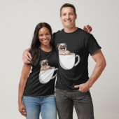 Pug met beker koffie t-shirt (Unisex)