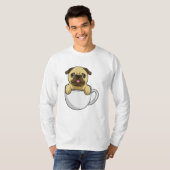 Pug met beker koffie t-shirt (Voorkant volledig)