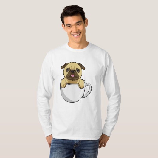 Pug met beker koffie t-shirt (Voorkant volledig)