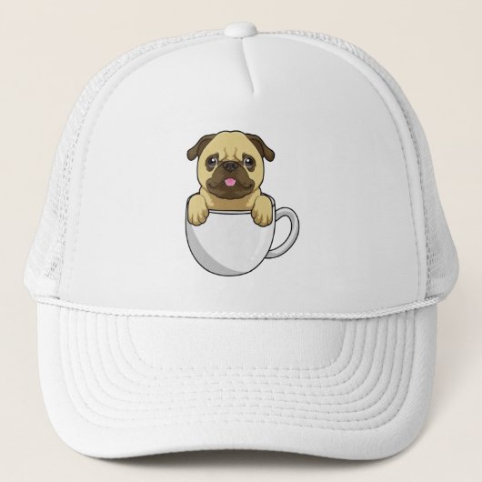 Pug met beker koffie trucker pet (Voorkant)